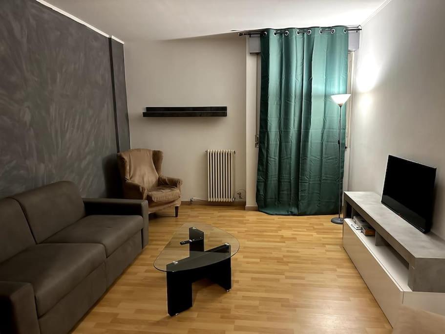 Leone D'Oro - Full Apartment Местре Екстериор снимка