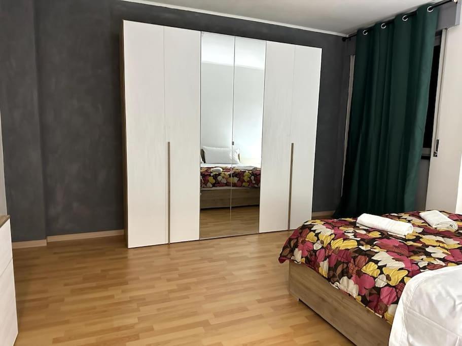 Leone D'Oro - Full Apartment Местре Екстериор снимка