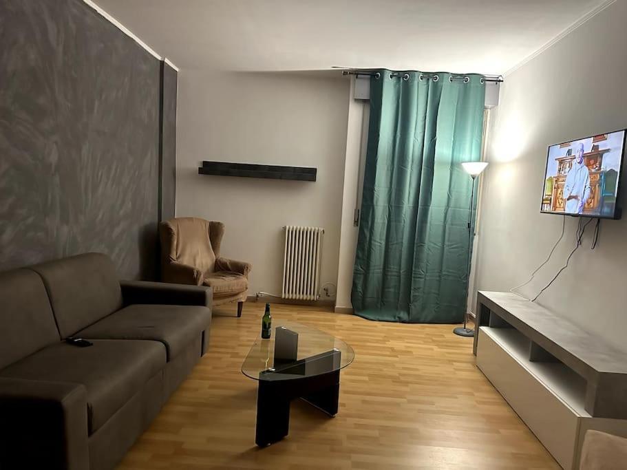 Leone D'Oro - Full Apartment Местре Екстериор снимка