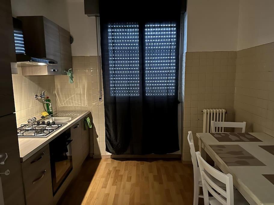 Leone D'Oro - Full Apartment Местре Екстериор снимка